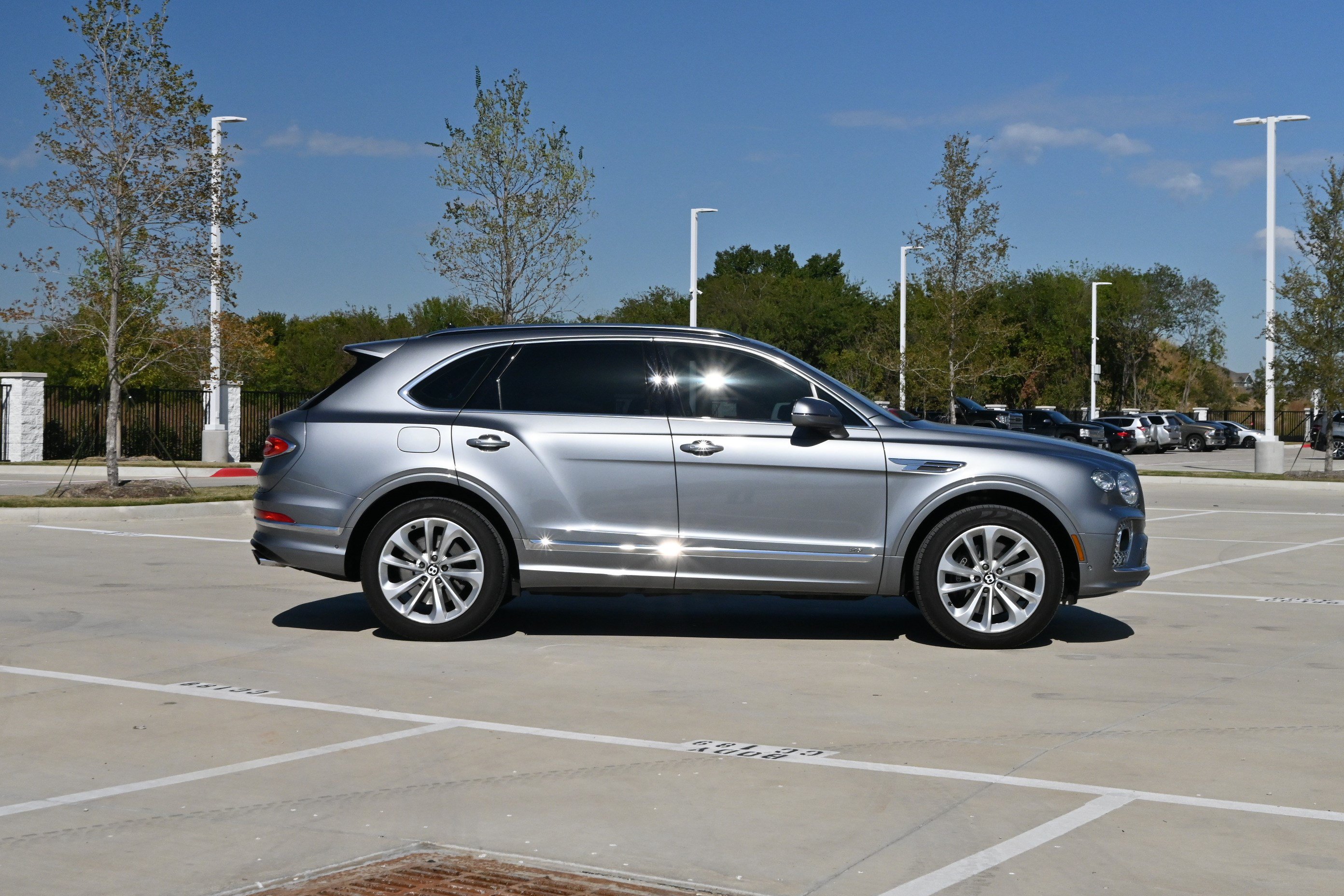 Used 2021 Bentley Bentayga AWD/4WD image 6