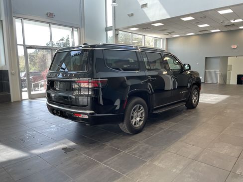 Used 2023 Jeep Wagoneer 4WD w/ Convenience Group I image 10
