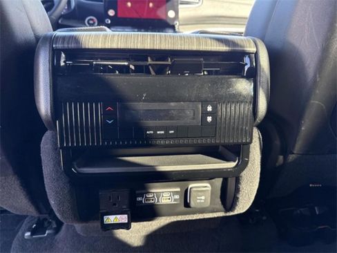 Used 2024 Jeep Wagoneer L Series II w/ Flexible Seating Group image 31