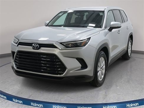 Used 2025 Toyota Grand Highlander AWD image 2