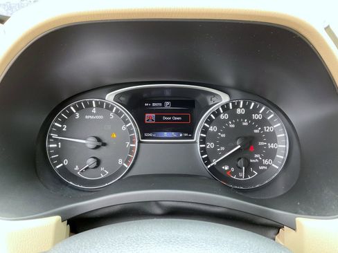 Used 2018 Nissan Pathfinder SL AWD/4WD image 12