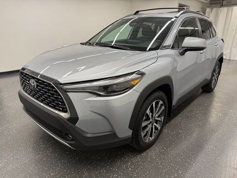 Certified 2023 Toyota Corolla Cross XLE w/ Convenience Package image 5