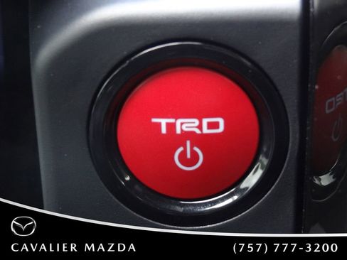 Used 2024 Toyota Tacoma TRD Off-Road w/ TRD Off Road Premium Package AWD/4WD image 29