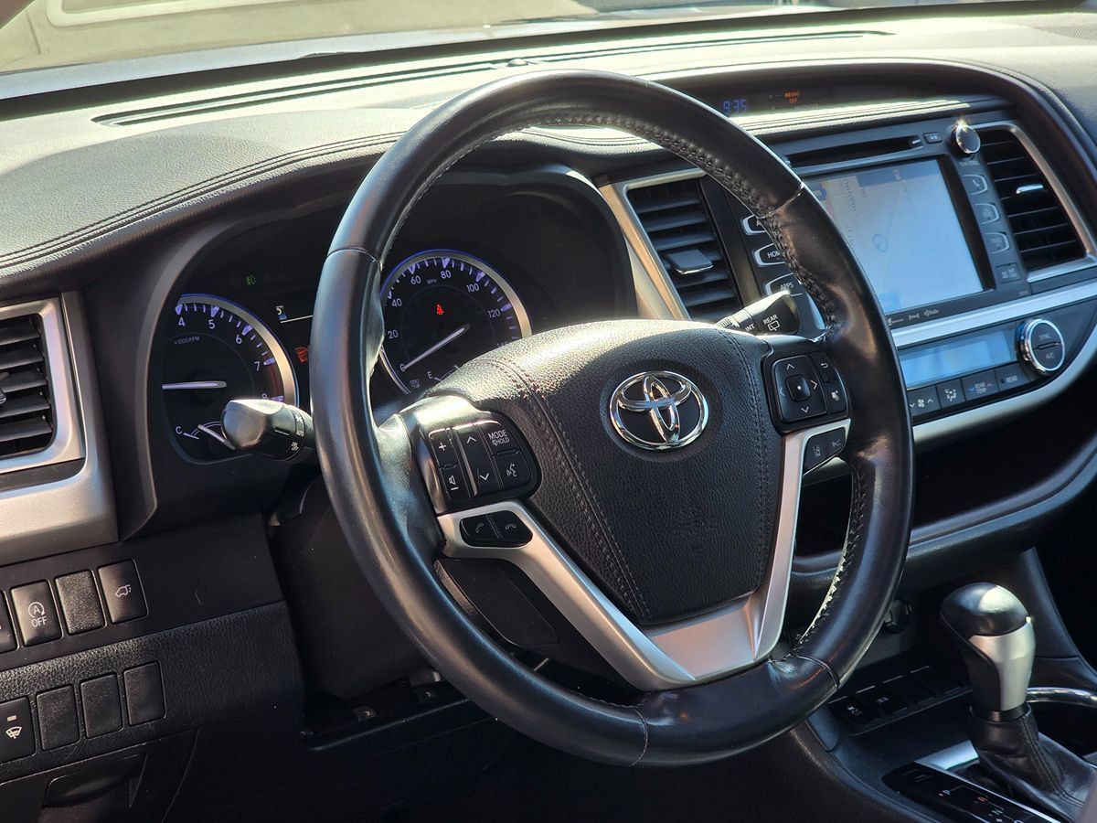 Used 2018 Toyota Highlander XLE FWD image 22