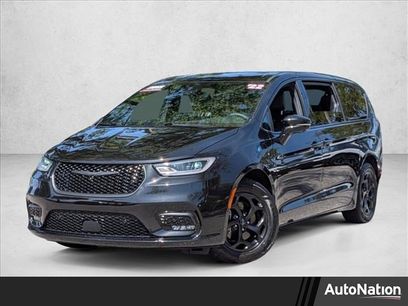 Used 2022 Chrysler Pacifica Limited w/ S Appearance Package
