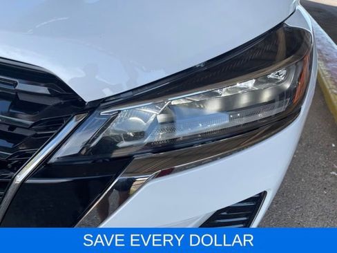 Used 2024 Nissan Kicks SR w/ SR Premium Package FWD image 9