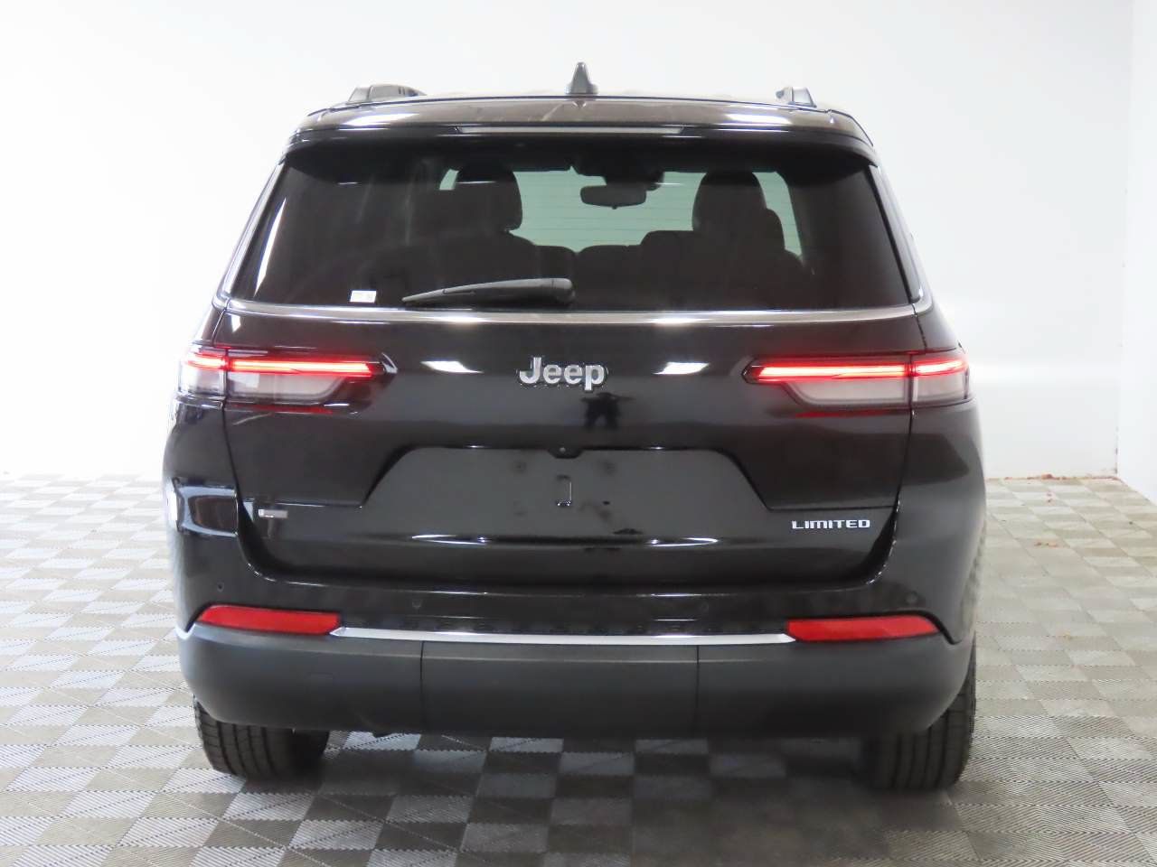 Used 2022 Jeep Grand Cherokee L Limited RWD image 4