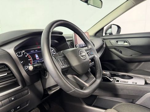 Used 2025 Nissan Rogue SV FWD image 20