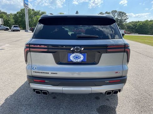 Used 2025 Chevrolet Traverse Z71 image 4