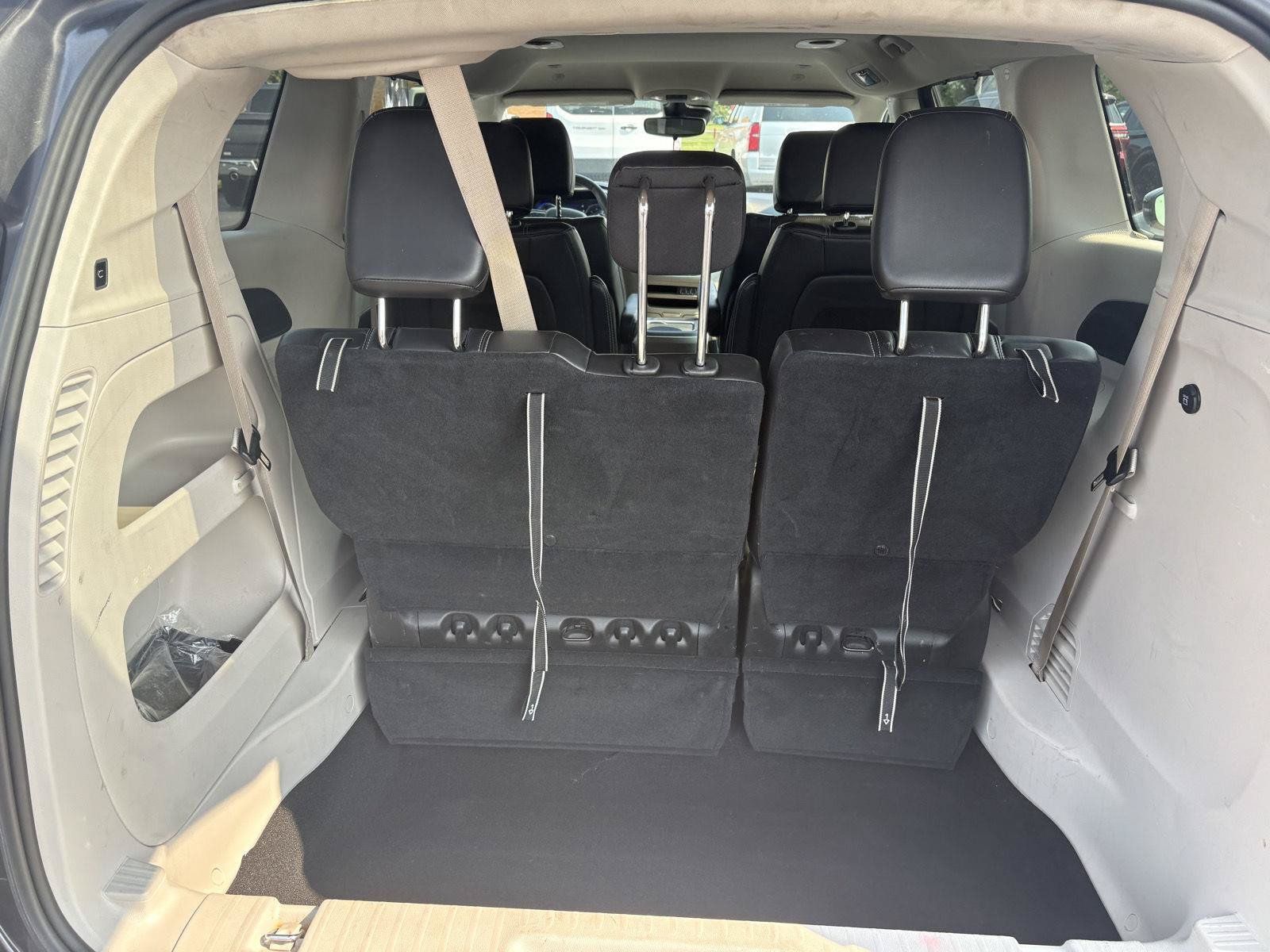 Used 2023 Chrysler Pacifica Touring-L FWD image 25