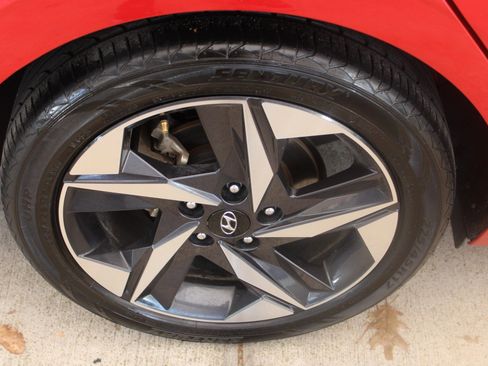 Used 2023 Hyundai Elantra SEL w/ Convenience Package image 32