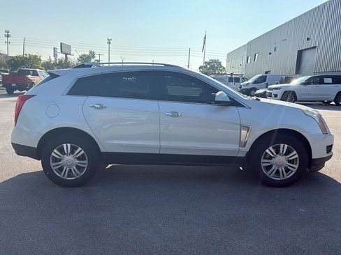 Used 2016 Cadillac SRX Luxury FWD image 2