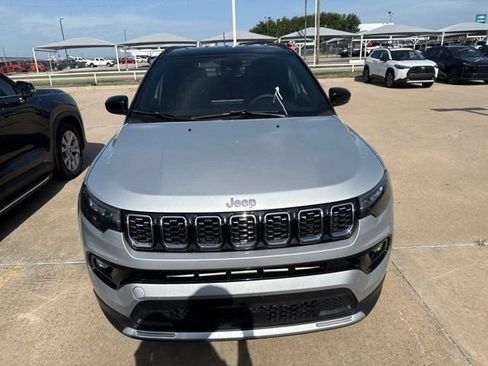 Used 2025 Jeep Compass Limited AWD/4WD image 2