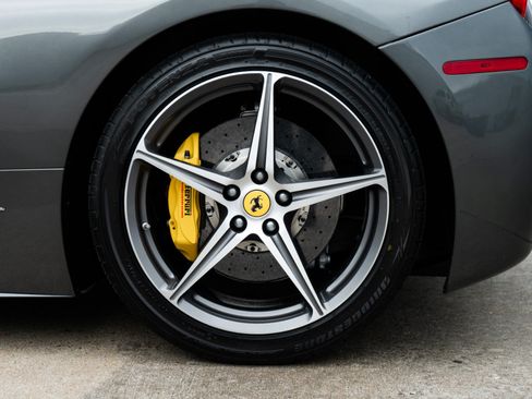 Used 2013 Ferrari 458 Italia Coupe RWD image 37
