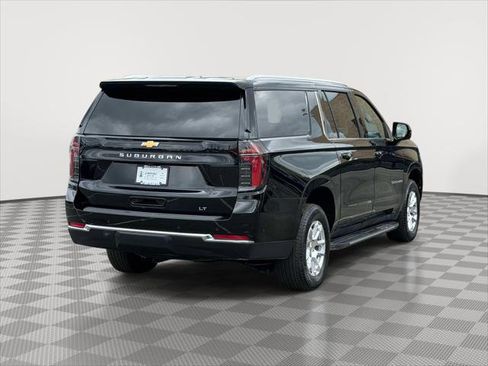 Used 2025 Chevrolet Suburban LT AWD/4WD image 7