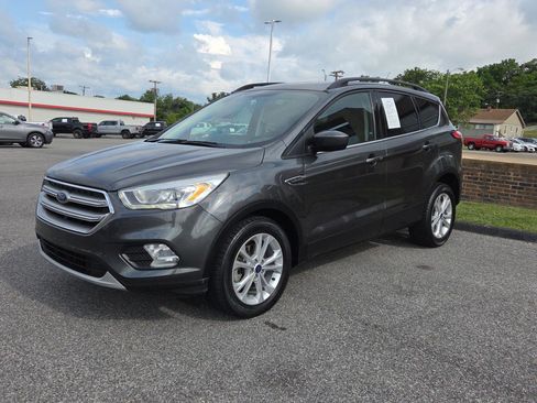 Used 2017 Ford Escape SE w/ Equipment Group 201A FWD image 7