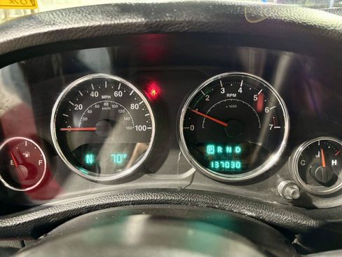 Used 2013 Jeep Wrangler Unlimited Sahara AWD/4WD image 23
