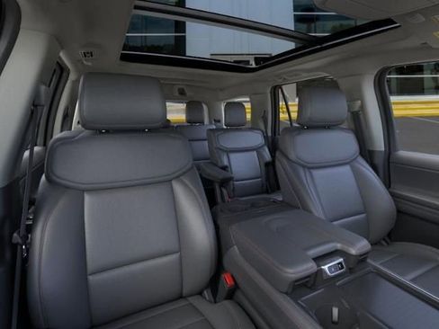 New 2025 Ford Expedition Active image 10