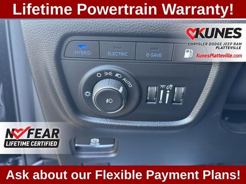 Used 2022 Jeep Grand Cherokee Trailhawk w/ Luxury Tech Group III image 21