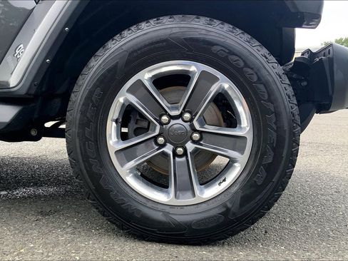 Used 2021 Jeep Wrangler Unlimited Sahara AWD/4WD image 10