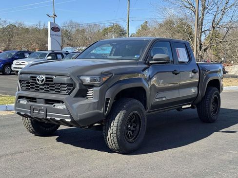 Used 2025 Toyota Tacoma TRD Off-Road image 24