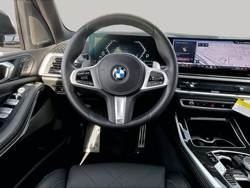 Used 2025 BMW X7 xDrive40i w/ M Sport Package AWD/4WD image 6