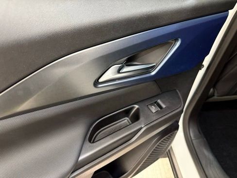 New 2026 Chevrolet Equinox EV LT image 18