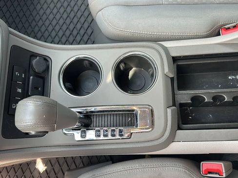 Used 2016 GMC Acadia SLE image 36