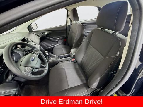 Used 2018 Ford Focus SE FWD image 5
