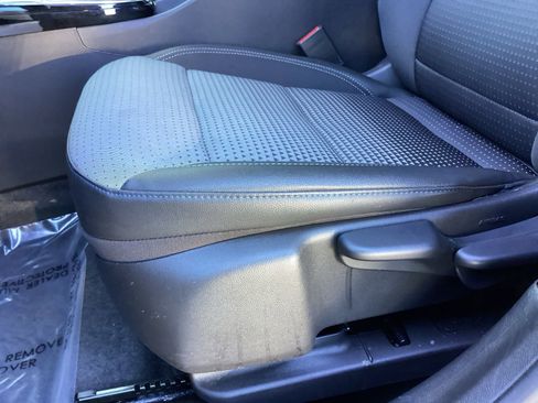 Used 2025 Chevrolet Trax LT image 12