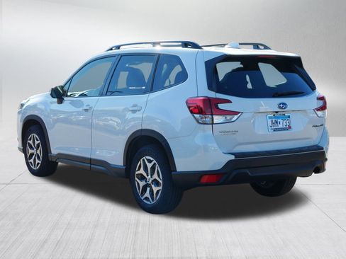 Used 2022 Subaru Forester Premium image 5
