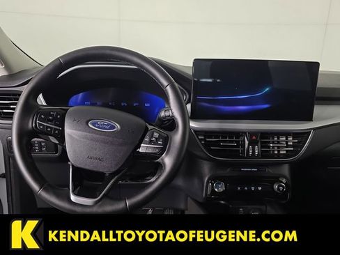 Used 2025 Ford Escape Platinum AWD/4WD image 9