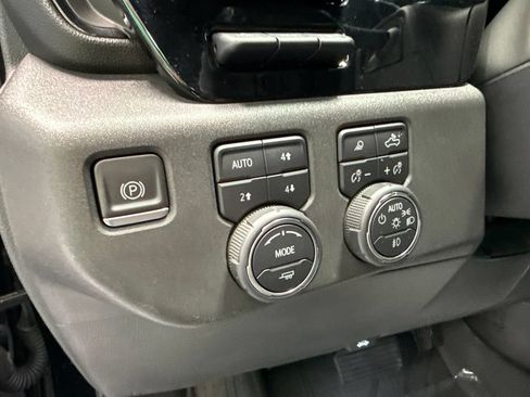 Used 2022 Chevrolet Silverado 1500 ZR2 w/ Technology Package AWD/4WD image 17