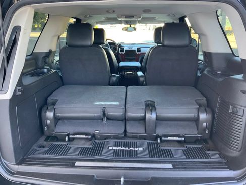 Used 2011 Cadillac Escalade Luxury AWD/4WD image 13