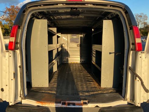 Used 2012 Chevrolet Express 2500 RWD image 17