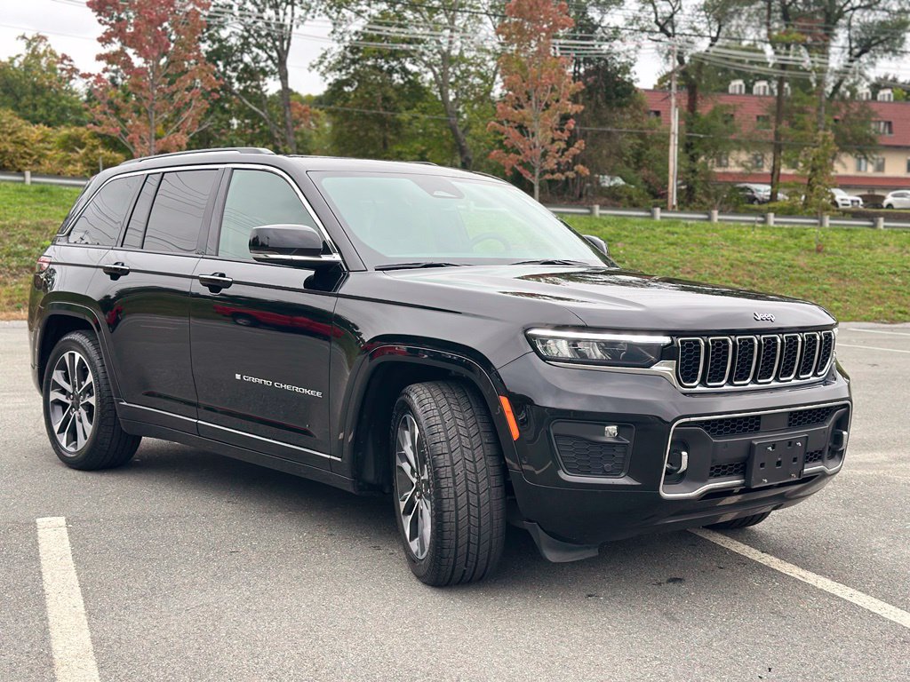 Used 2024 Jeep Grand Cherokee Overland w/ Trailer Tow Package AWD/4WD image 9