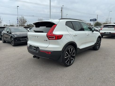 Certified 2024 Volvo XC40 B5 Ultimate w/ Protection Package Premier image 6
