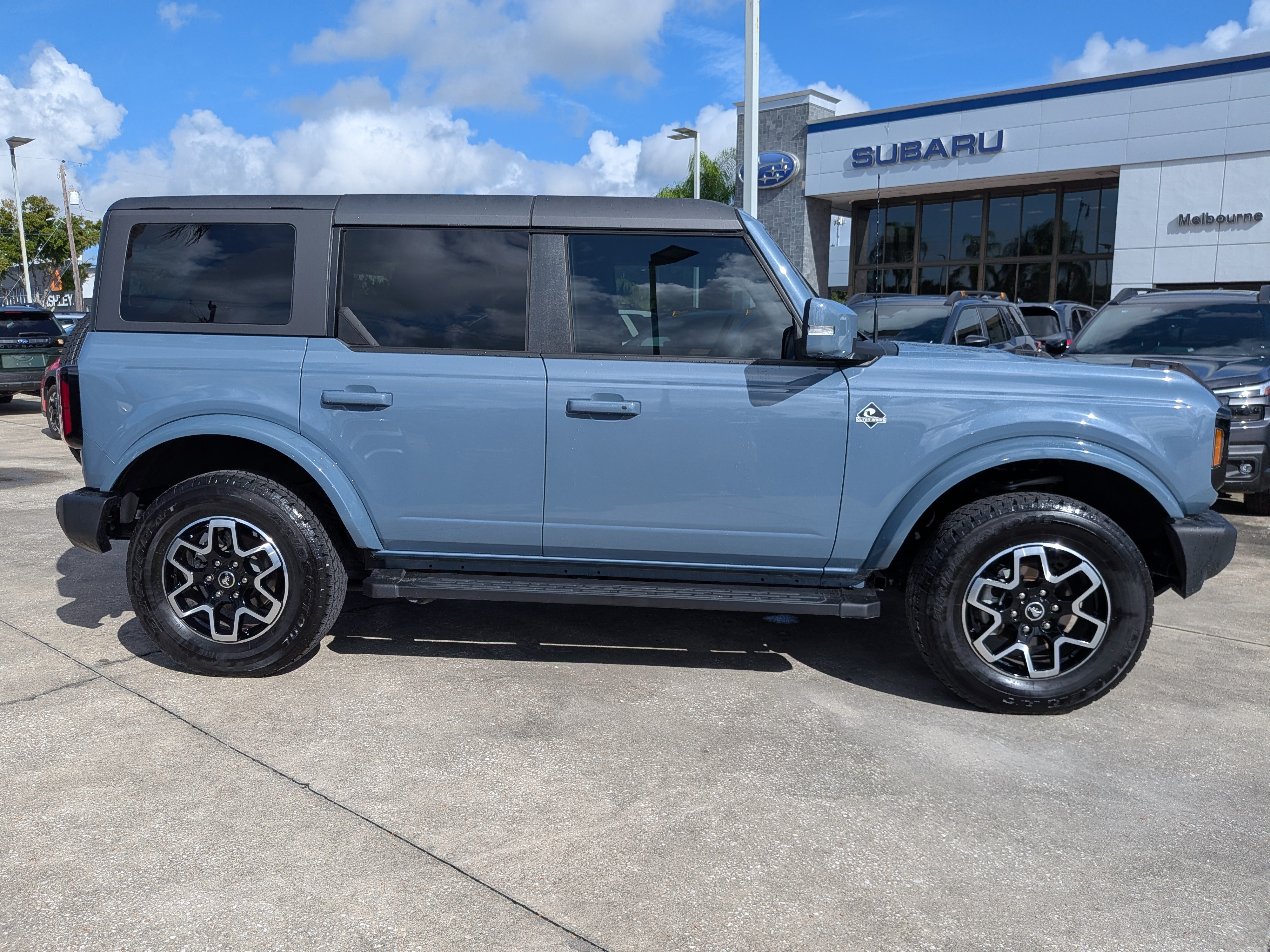 Used 2024 Ford Bronco Outer Banks AWD/4WD image 3