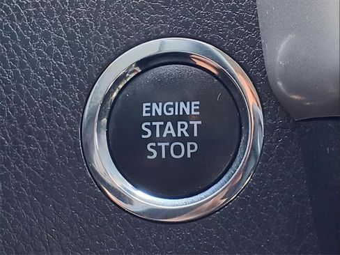 Used 2019 Toyota Highlander SE image 29