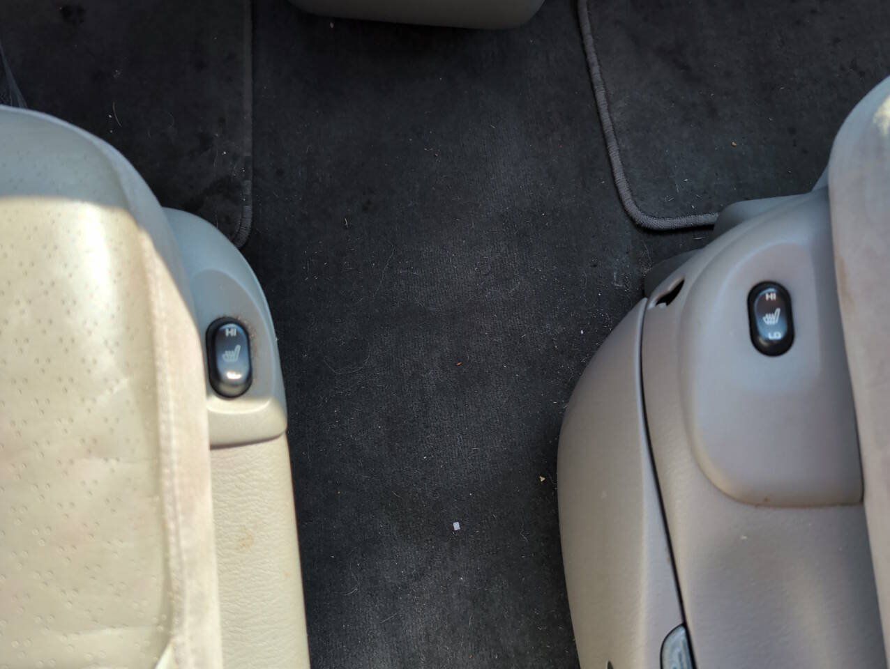 Used 1999 Chrysler Town & Country Limited FWD image 38