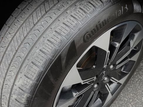 Used 2024 Kia Carnival EX FWD image 15