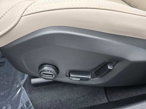 New 2026 Volvo XC60 B5 Plus w/ Climate Package image 27