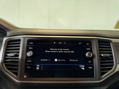 Used 2020 Volkswagen Atlas SE w/ Panoramic Sunroof Package image 17