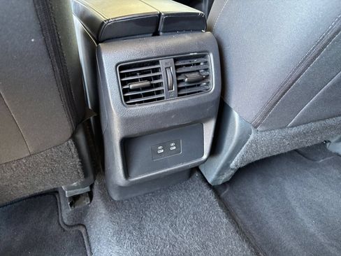 Used 2025 Nissan Rogue SV FWD image 24