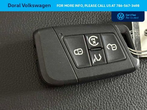 Used 2025 Volkswagen Jetta SE image 28