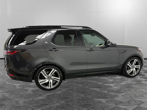 Used 2024 Land Rover Discovery Metropolitan Edition image 6