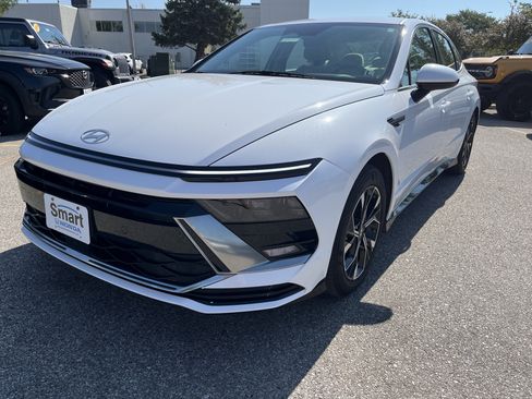 Used 2025 Hyundai Sonata SEL FWD image 2