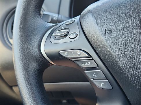 Used 2019 Nissan Pathfinder S AWD/4WD image 21