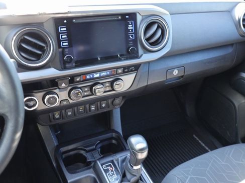 Used 2016 Toyota Tacoma TRD Off-Road w/ Premium & Technology Package image 15