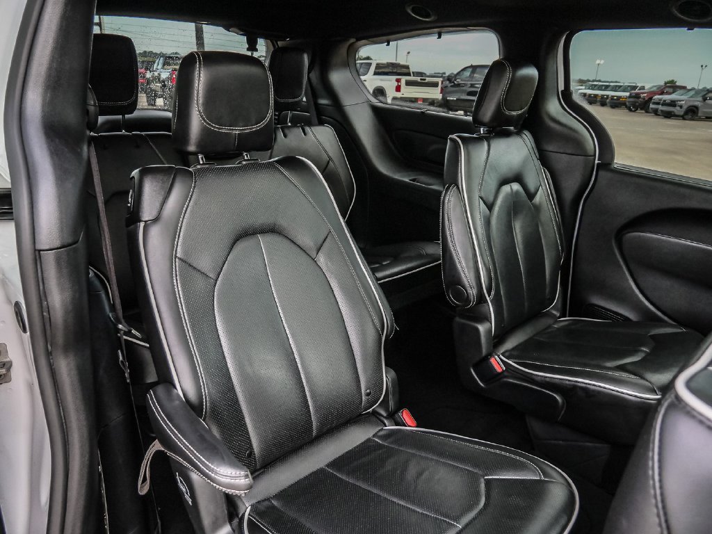 Used 2025 Chrysler Pacifica Limited FWD image 25